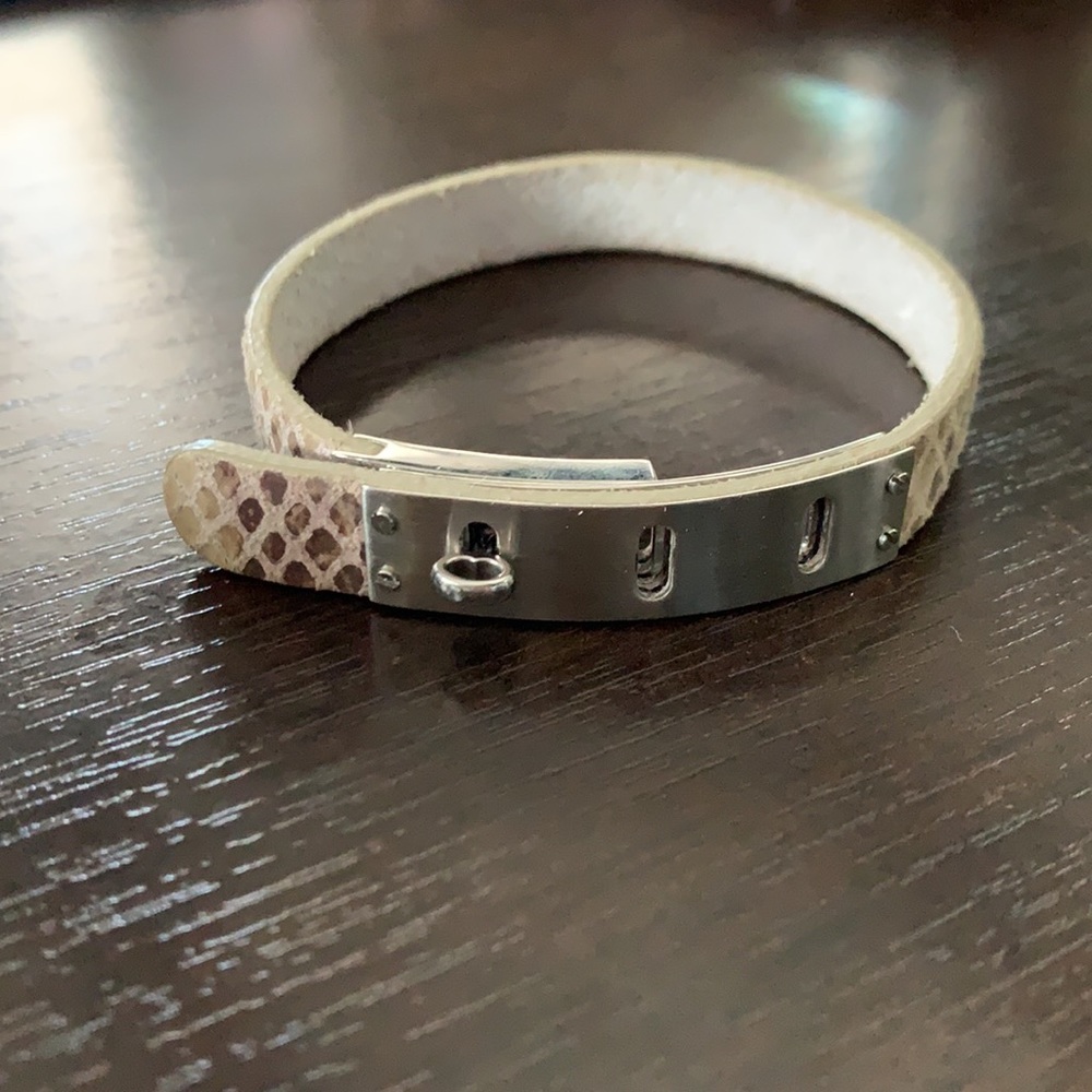 Fossil Snake Embossed Leather Turn-lock Bracelet - Picture 2 of 6